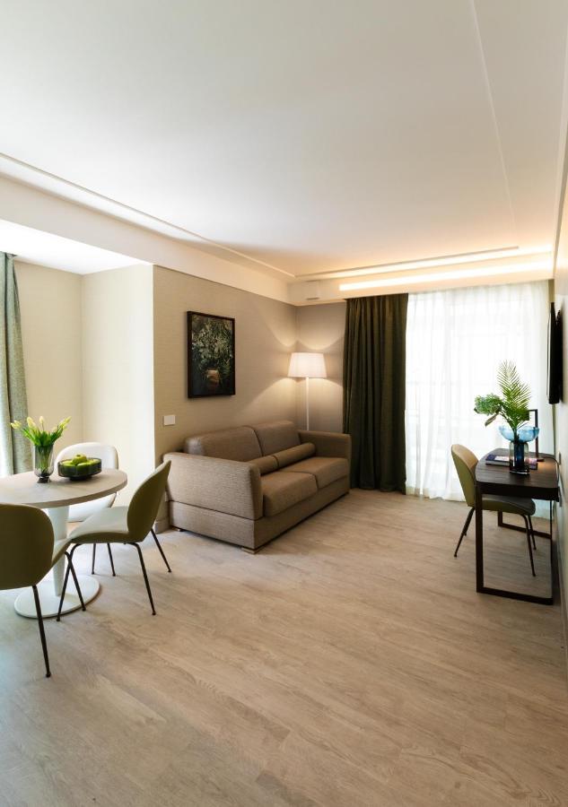 Ceccarini 9 Home Suite Home Риччоне Экстерьер фото