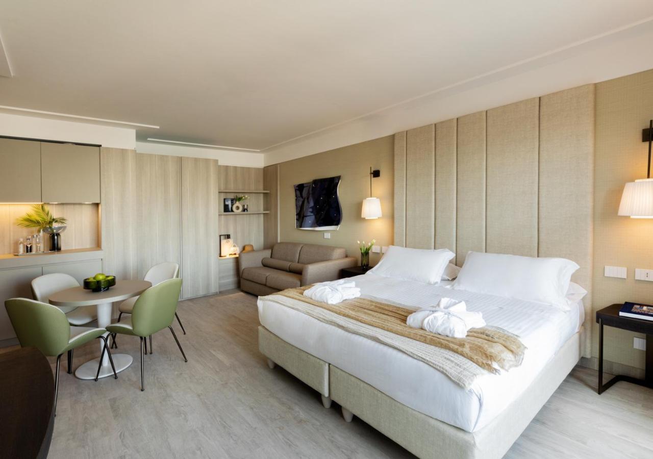 Ceccarini 9 Home Suite Home Риччоне Экстерьер фото