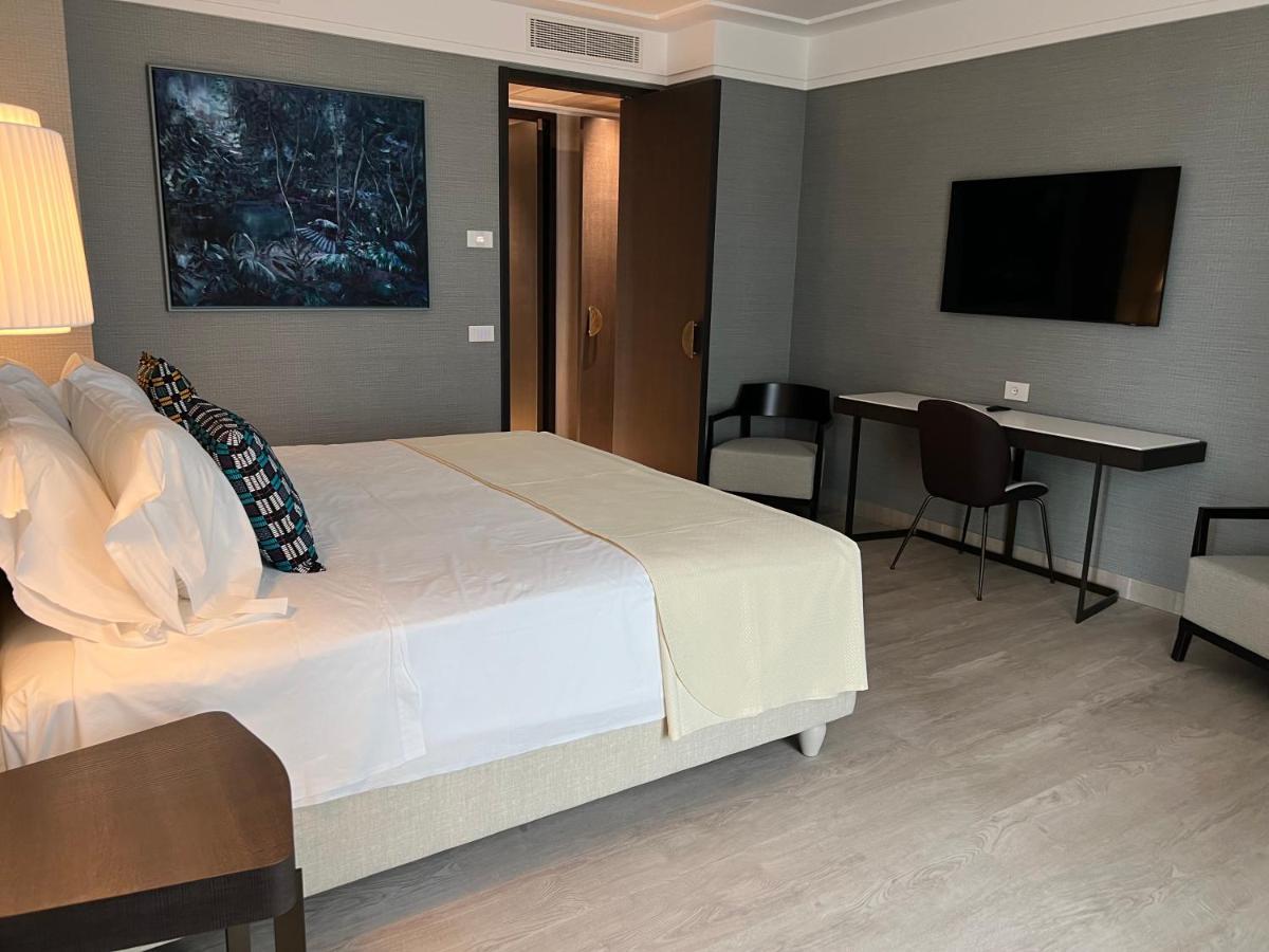 Ceccarini 9 Home Suite Home Риччоне Экстерьер фото