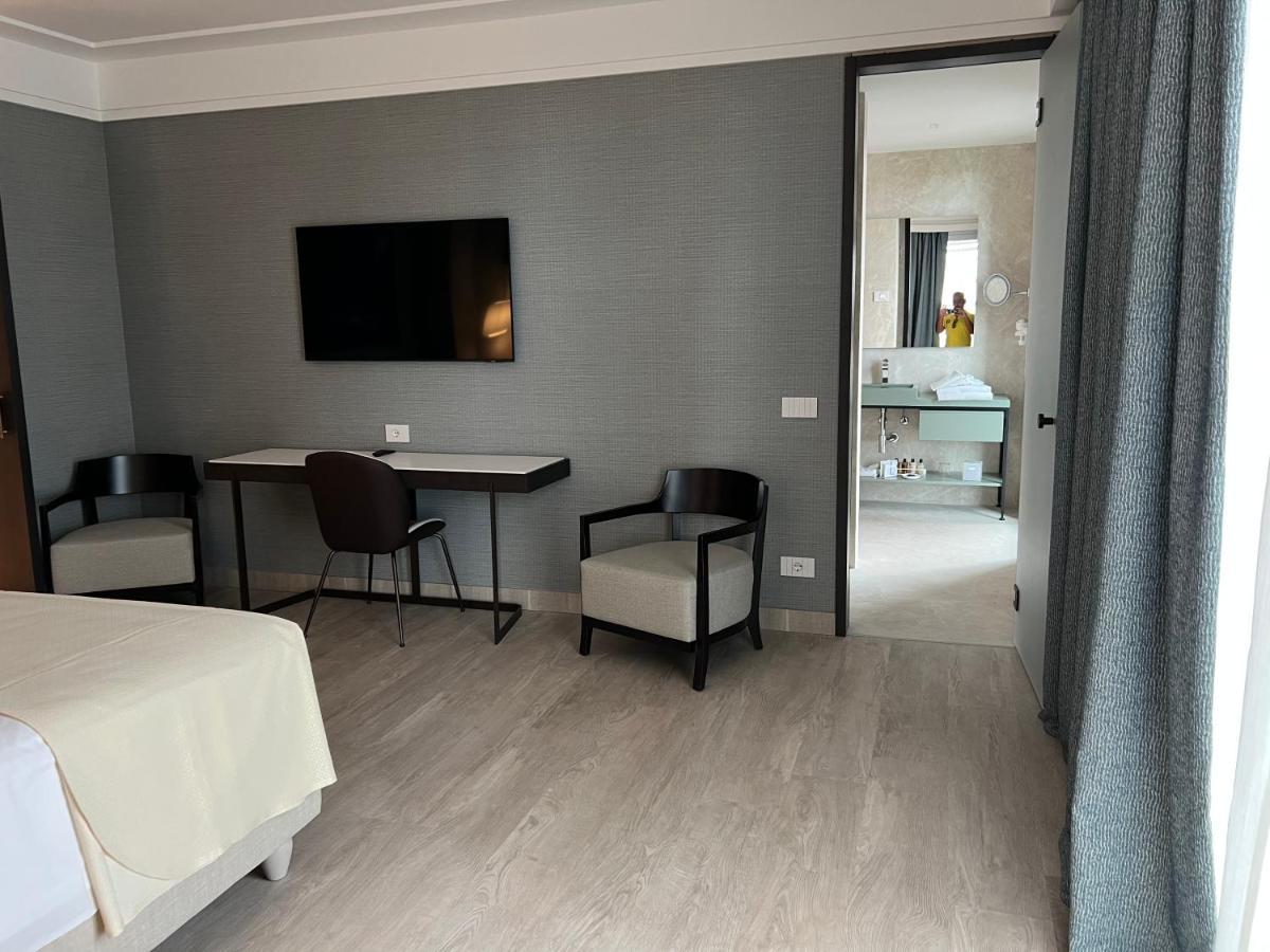 Ceccarini 9 Home Suite Home Риччоне Экстерьер фото