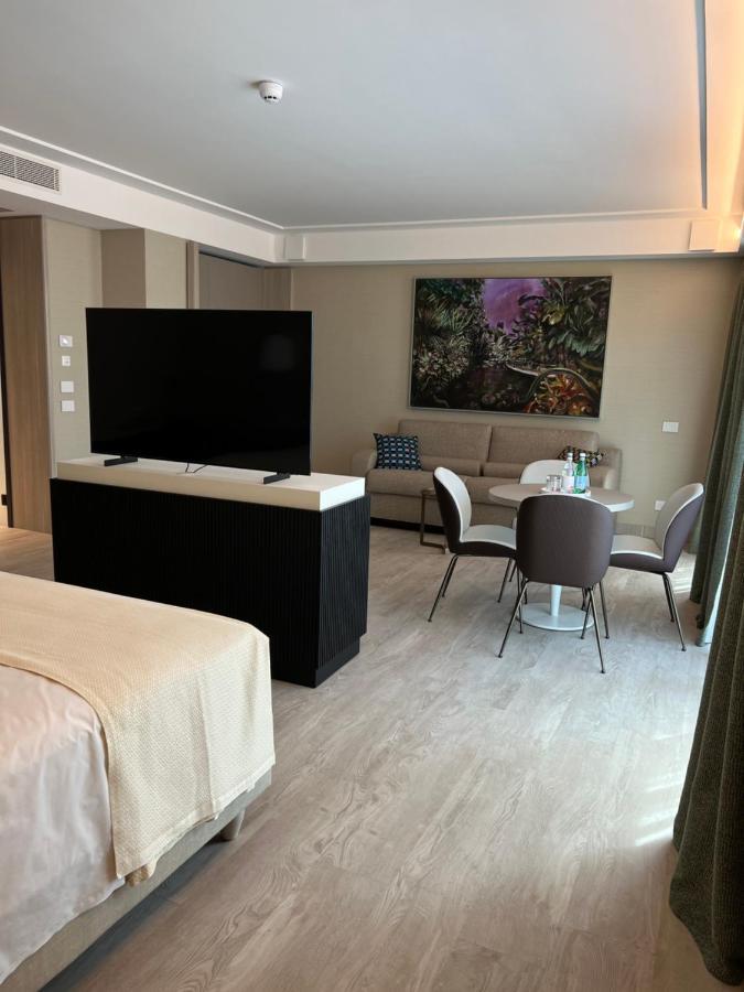 Ceccarini 9 Home Suite Home Риччоне Экстерьер фото
